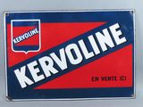 un gros plan d'une enseigne rouge et bleue sur un mur blanc