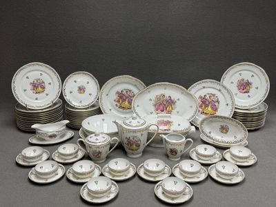 LIMOGES Service de table à décor de scène galante en porcela…