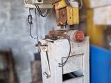 a picture of a machine that is sitting in a room