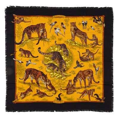 une image représentant une écharpe jaune et noire ornée d'un tigre et d'autres animaux