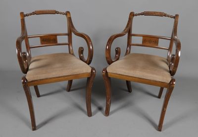 une paire de fauteuils en acajou du début du XXe siècle