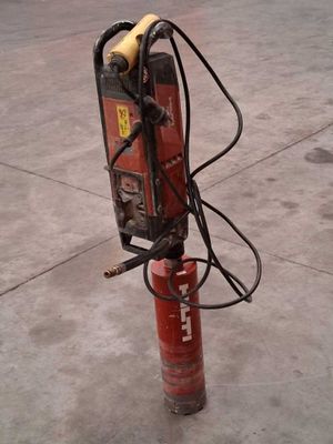 Carotteuse HILTI DD 250 avec cinq allonges et neuf carottes …