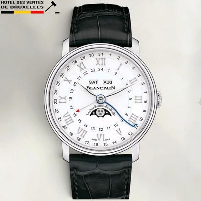 gros plan d'une montre-bracelet avec des chiffres romains