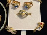 a lot of gold rings and other jewelry on display