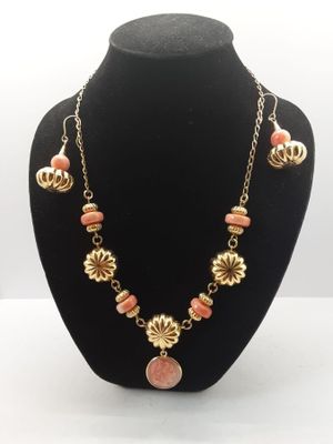 Parure en or 18 carats pièce unique comprenant : collier et …