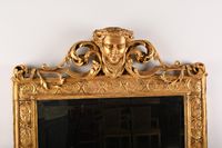 Miroir en bois sculpté, stuqué et doré, à décor de style Lou… (photo 2)