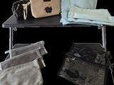 trois sacs posés les uns à côté des autres sur une table