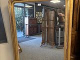 grand miroir à cadre doré avec bordure perlée