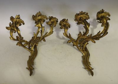 paire d'appliques murales anciennes en laiton avec fleurs et feuilles