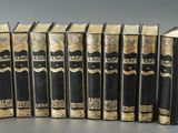 six livres de la Bible sont alignés les uns à côté des autres