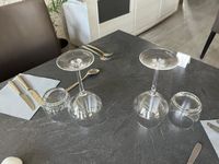 L64 - CASTELNAU D'ESTREFONDS – Un lot de 12 tables comprenan…
