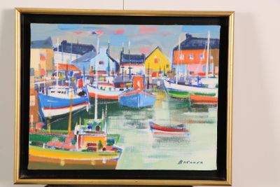 une peinture représentant une scène portuaire avec des bateaux dans l'eau