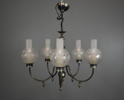 Lustre en métal à cinq bras de lumières et globes en verre -…