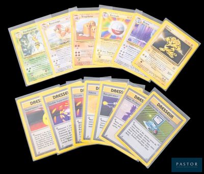 Les cartes Pokémon sont alignées et prêtes à être jouées.