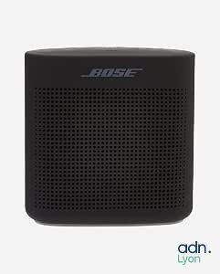 L'enceinte portable Bluetooth Bose est présentée en noir