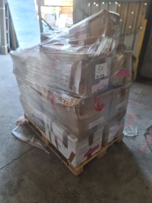 Palette d’environ 130 kg de vêtements crème contemporaine – …