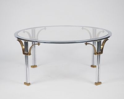 une table basse en verre et en laiton avec un plateau circulaire en verre