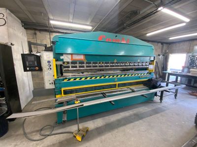 l'image d'une machine installée dans un garage