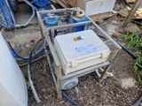une image représentant un petit chariot sur lequel est posée une boîte