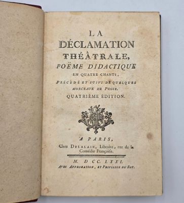 un livre ouvert dont la couverture est ornée d'une image de chien