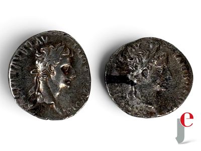 deux pièces romaines, dont l'une représente la tête d'une femme et l'autre la tête d'un
