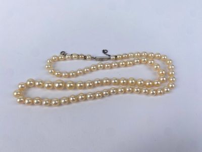 BEAU COLLIER DE PERLES, composé de 76 perles probablement fines en chu