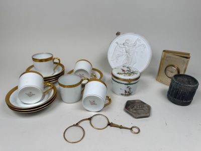 a lot of items that are sitting on a table