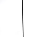 un lampadaire noir et blanc muni d'un abat-jour en verre