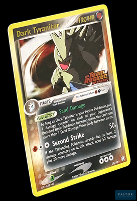 une photo d'une carte Pokémon sur laquelle figure un Tyranne Noir