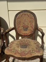 Paire de fauteuils à dossier médaillon en cabriolet, en hêtr… (photo 4)