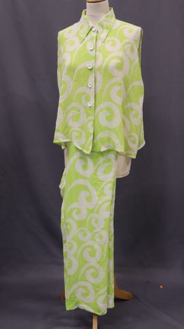 Pierre CARDIN – Ensemble en crêpe de soie vert pomme et blanc. Ta...