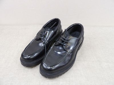 men ' s black leather boat shoes with laces and rubber soles