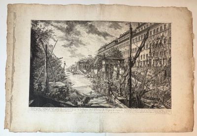 un dessin en noir et blanc représentant une rue de ville avec un pont