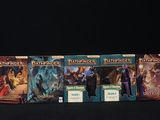 un grand nombre de livres posés sur une table