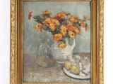 tableau représentant des fleurs dans un vase et une assiette de fruits posée sur une table