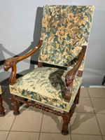 Paire de fauteuils en bois mouluré sculpté à dossier droit r… (photo 5)