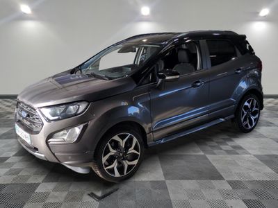 Le nouveau SUV Ford Eco-Pace est garé dans un showroom