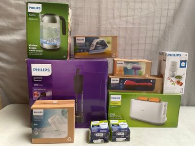de nombreuses boîtes de produits Philips posées sur une table