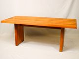 image d'un banc en bois sur fond blanc