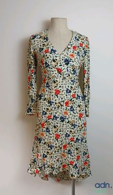 a close up of a dress on a mannequin mannequin