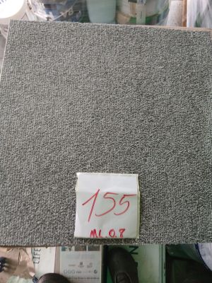 un morceau de moquette posé sur une table