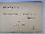 un vieux livre posé sur une table à côté d'un mur
