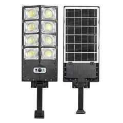 une paire de lampadaires solaires sur fond blanc