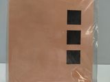 une photo d'une feuille de papier sur laquelle figurent des carrés noirs