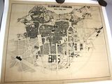 une vieille carte de la ville de Claremont, en Californie, posée sur une table