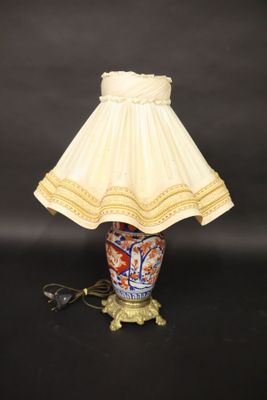 Vase en porcelaine d'Imari montée en lampe