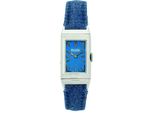 gros plan d'une montre-bracelet avec un bracelet bleu
