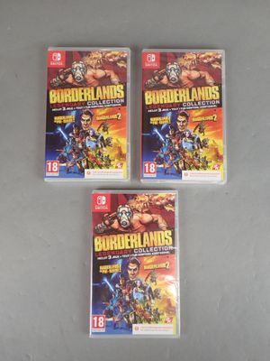trois jeux vidéo sont posés les uns à côté des autres sur une table