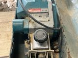 a machine that is sitting on a table in the dirt
