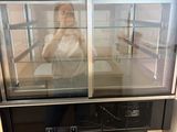 une femme qui se prend en photo dans le miroir